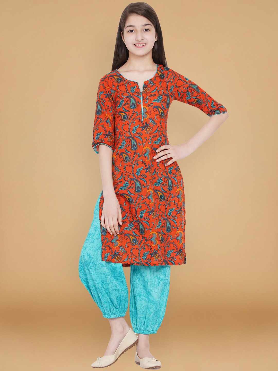 

titliyan Girls Red Bandhani Printed Layered Pure Cotton Kurti with Patiala