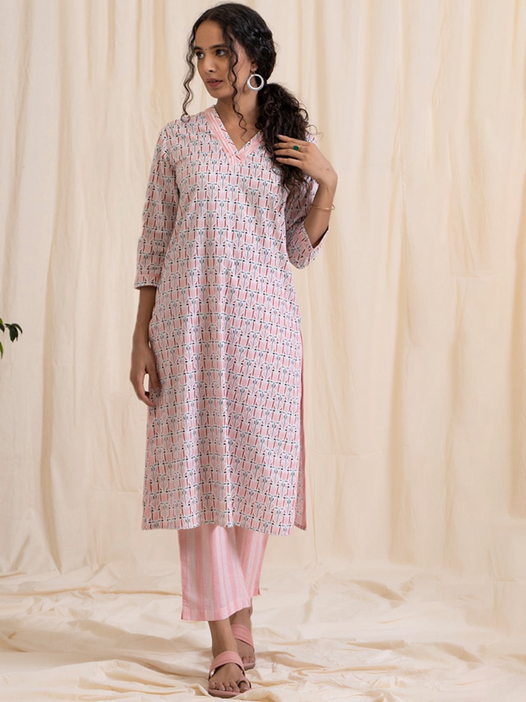 

AKISO Women Pink Ethnic Motifs Hand Printed Kurta
