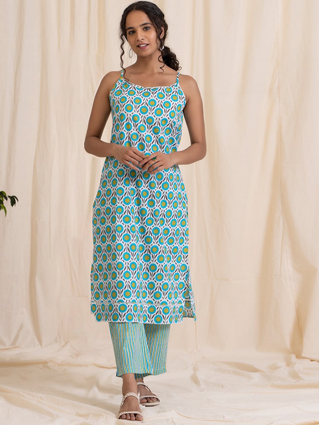 

AKISO Women Blue Hand Printed Pure Cotton Sleeveless Kurta