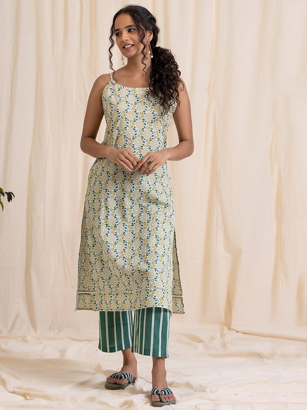 

AKISO Women Green Ethnic Motifs Printed Floral Kurta