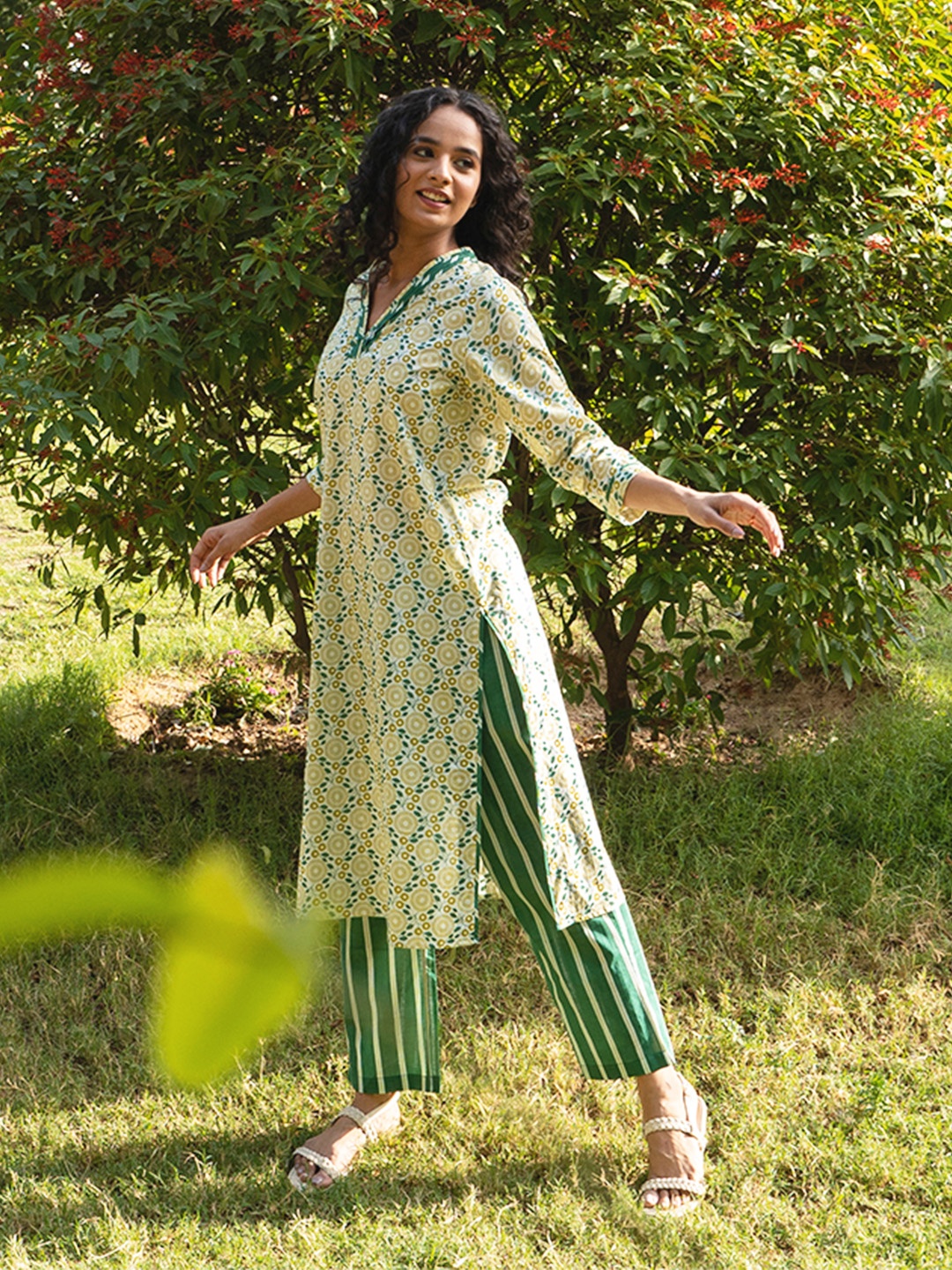 

AKISO Women Green Ethnic Motifs Printed Pure Cotton Kurta With Palazzos