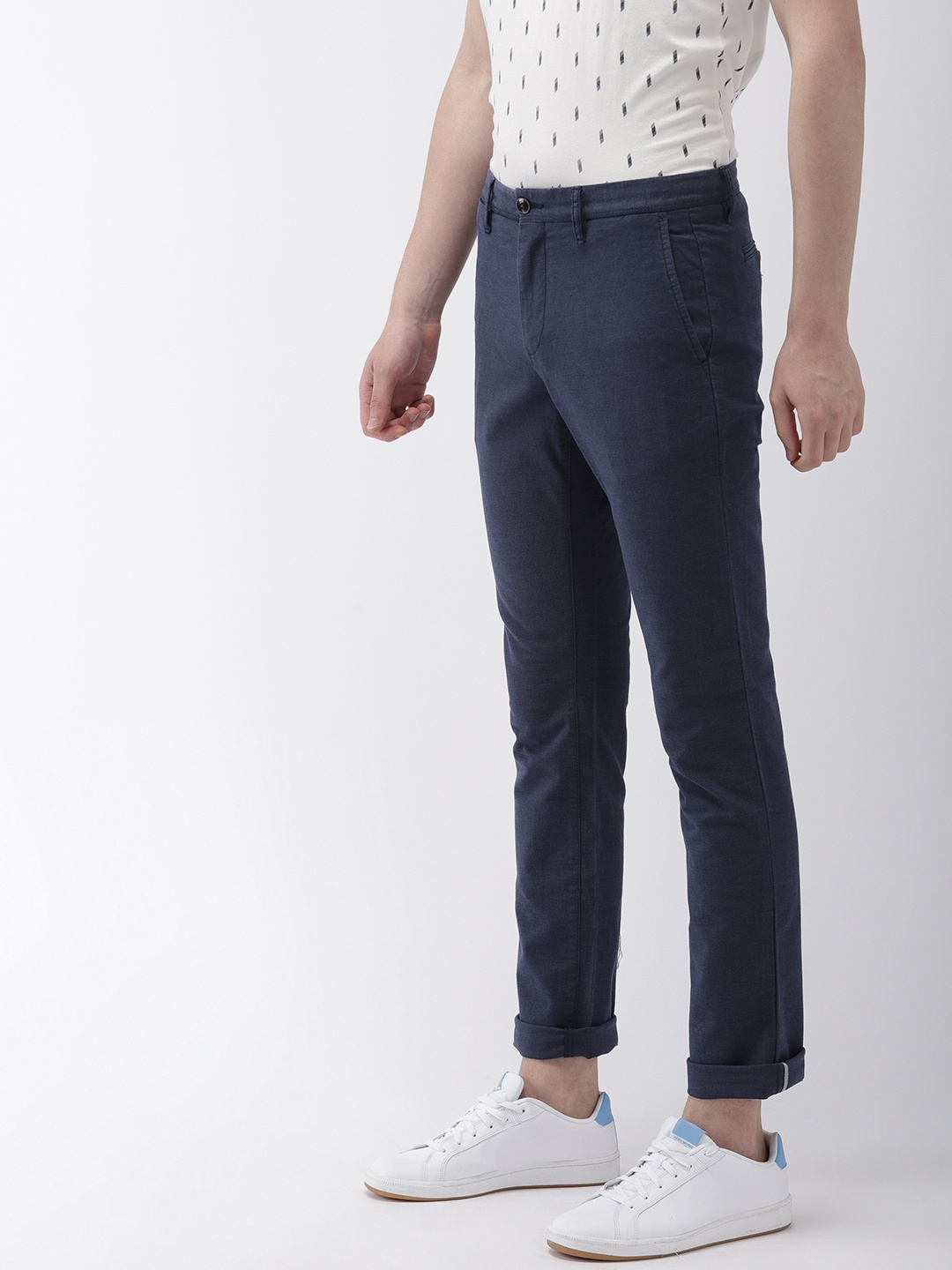 

Tommy Hilfiger Men Navy Blue Denton Slim Fit Solid Chino Trousers