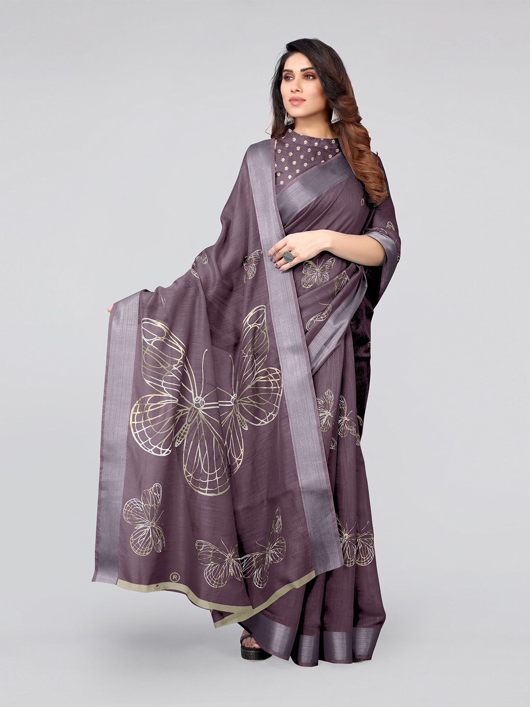 

MIRCHI FASHION Magenta & Gold-Toned Embellished Zari Saree