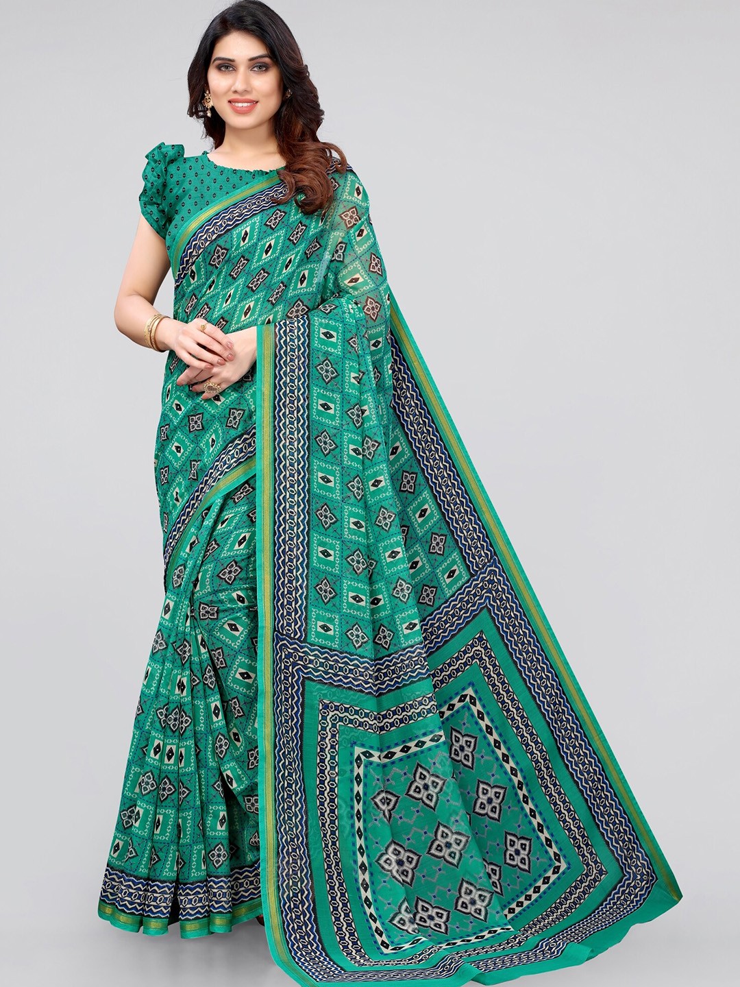 

MIRCHI FASHION Green & White Checked Zari Saree