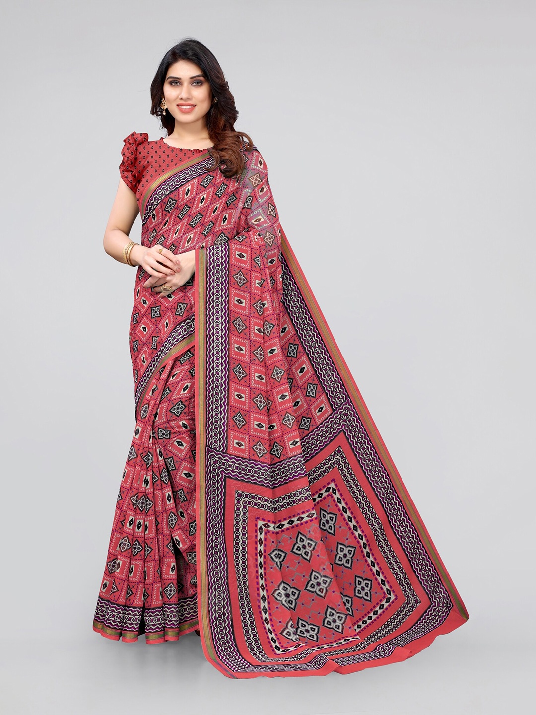 

MIRCHI FASHION Peach-Coloured & White Checked Zari Saree