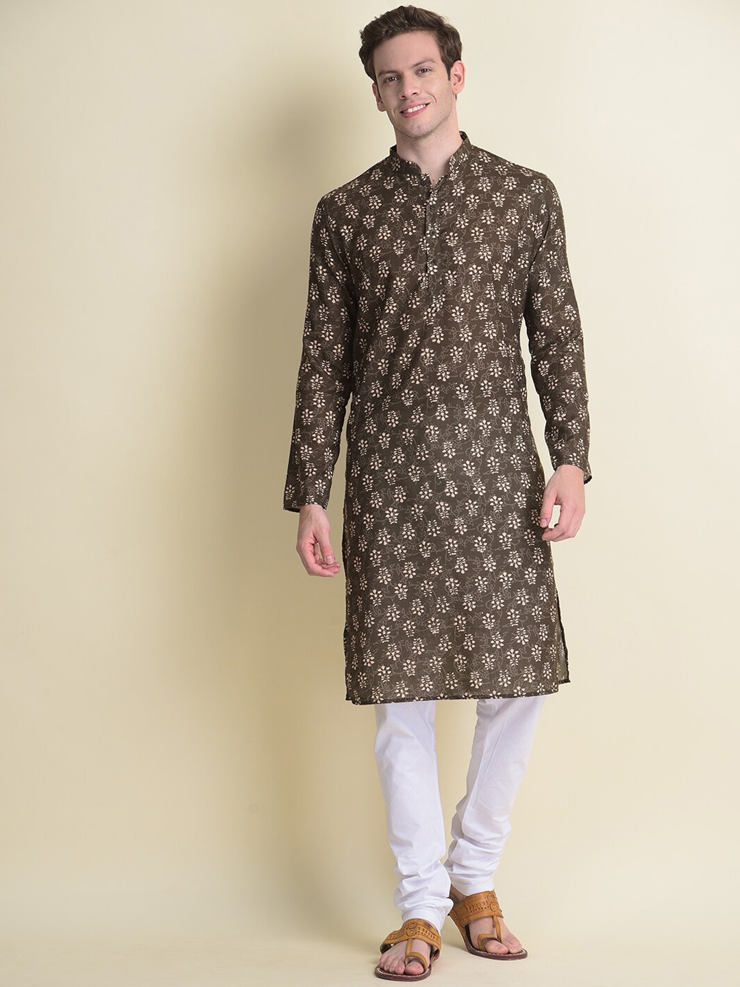 

NAMASKAR Men Green Cotton Printed Kurta with Churidar