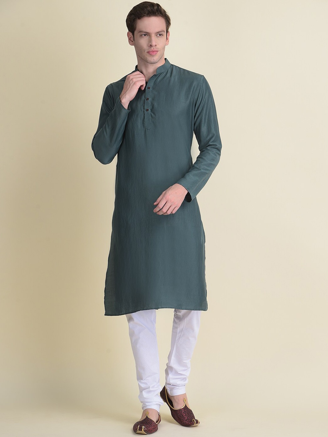 

NAMASKAR Men Green Solid Reyon Kurta with Churidar