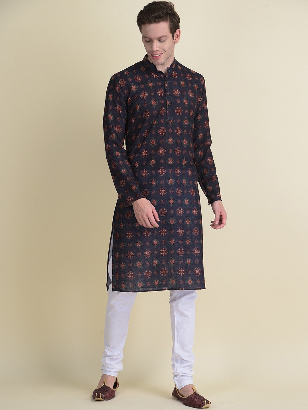 

NAMASKAR Men Green Printed Cotton Kurta with Pyjamas