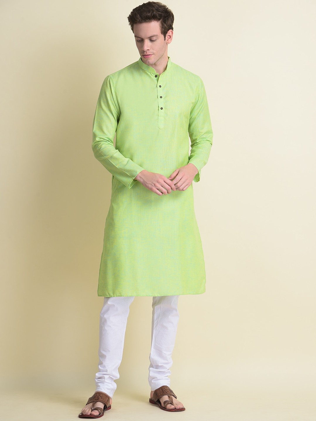 

NAMASKAR Men Green Solid Cotton Linen Kurta with Pyjamas