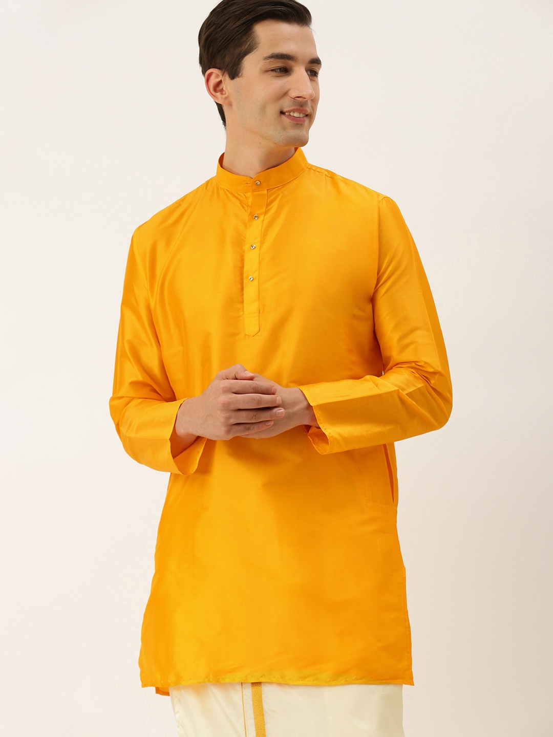 

THANGAMAGAN Men Mustard Yellow Solid Straight Kurta with Link Detail