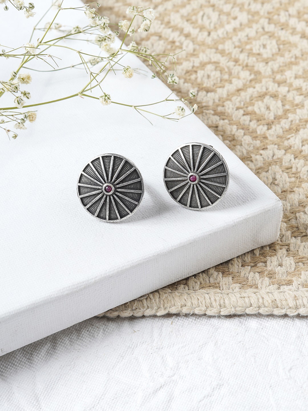 

TEEJH Oxidised Silver-Plated Red Stone-Studded Toe Rings