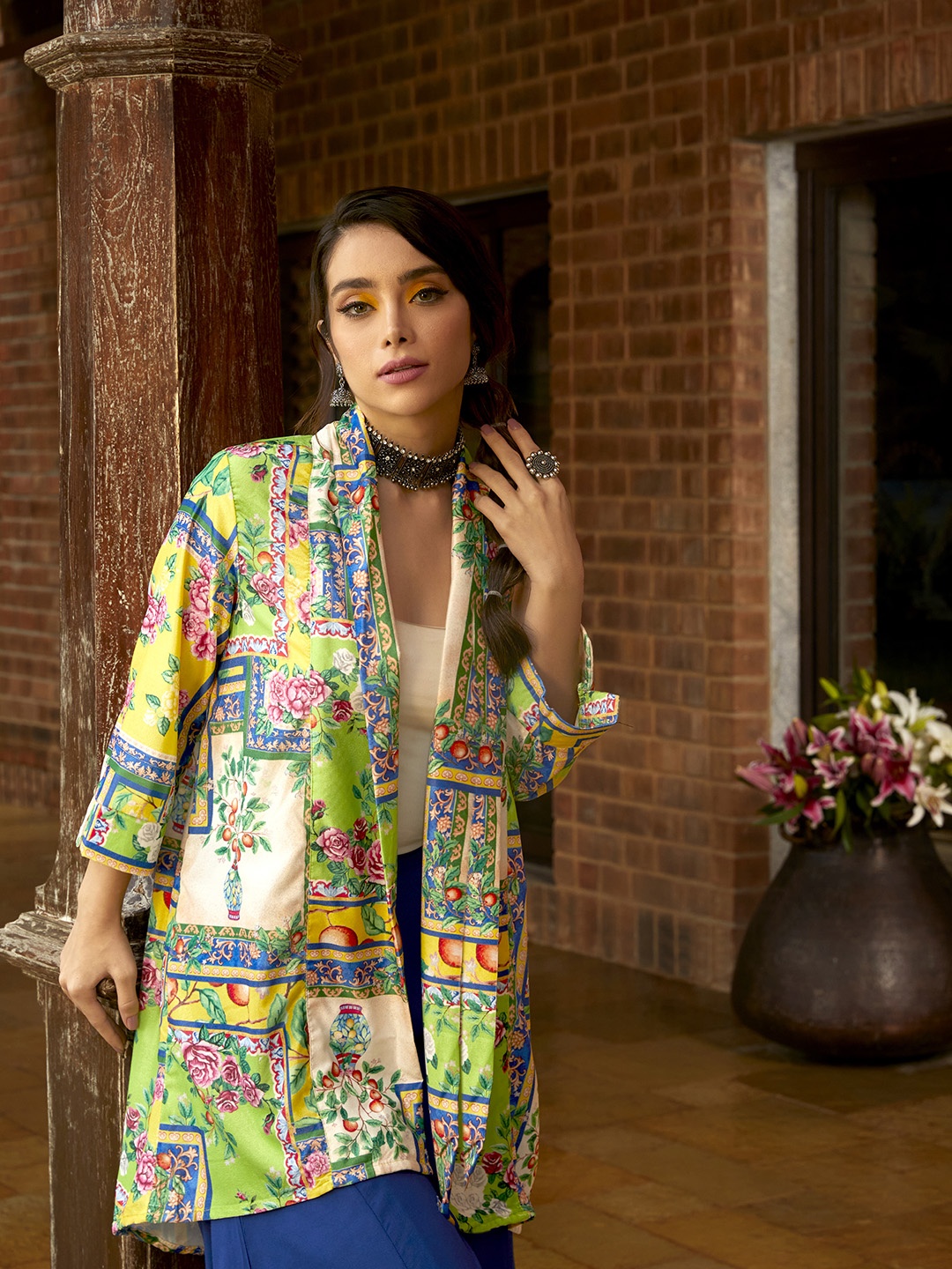 

Sangria Women White & Green Printed Velvet Longline Shrug