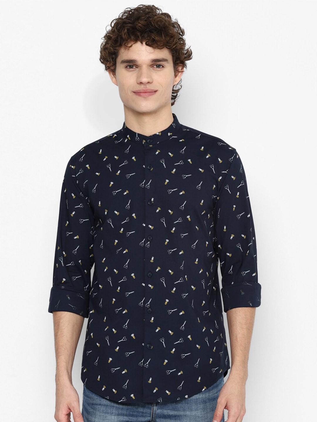 

FOREVER 21 Men Navy Blue Printed Casual Shirt