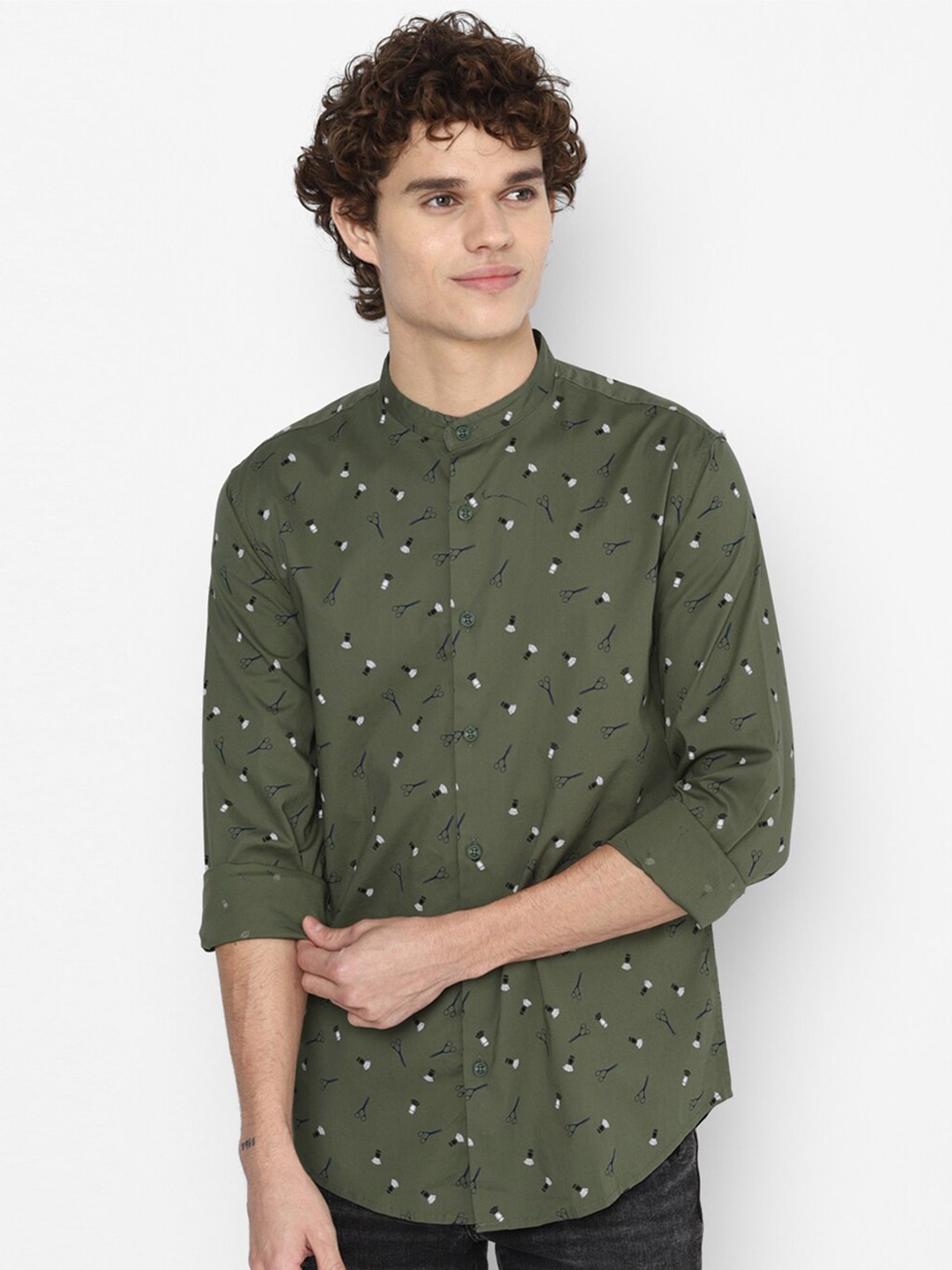 

FOREVER 21 Men Olive Green Printed Casual Shirt