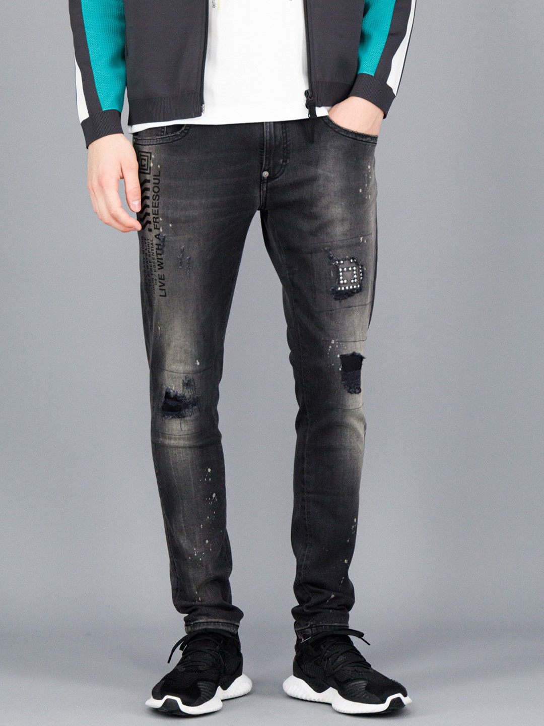 

FREESOUL Men Grey Skinny Fit Mildly Distressed Light Fade Jeans