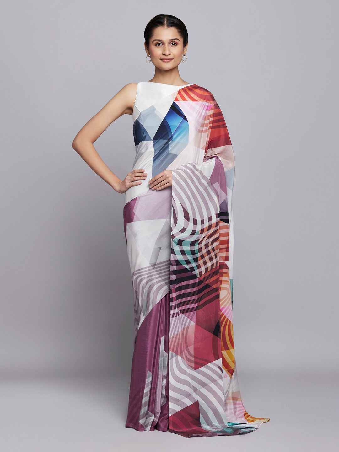 

navyasa Red & White Zari Saree