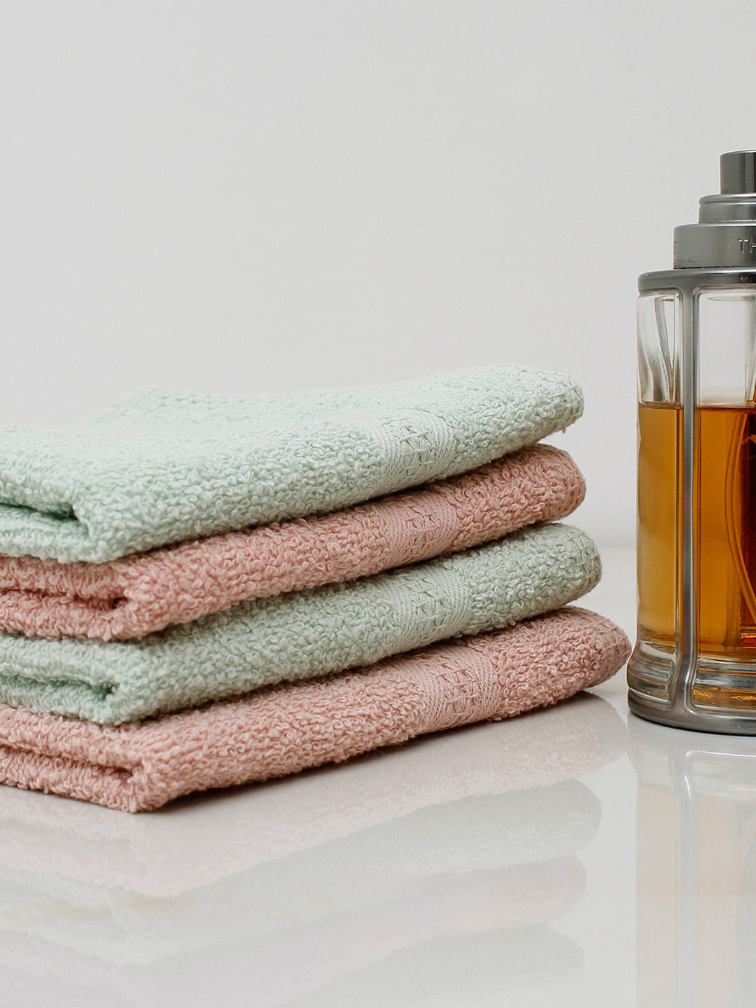 

AVI Living Set of 4 Green & Pink Solid Pure Cotton 450 GSM Face Towels