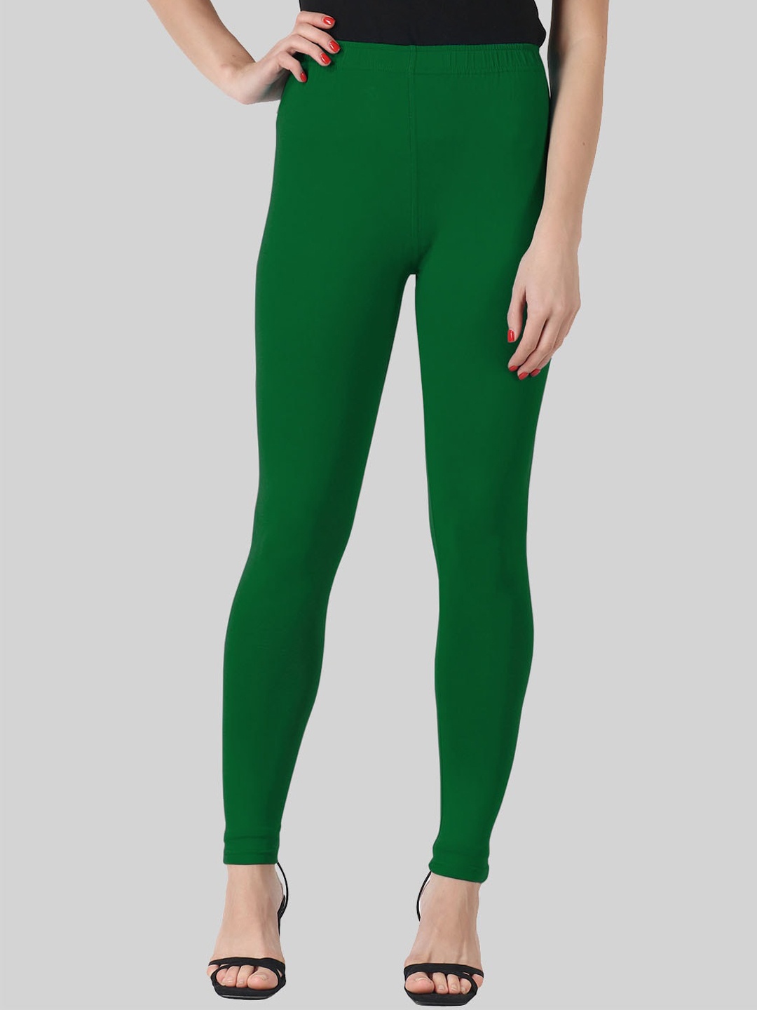 

SAUNDARYA Women Green Solid Ankle-Length Leggings