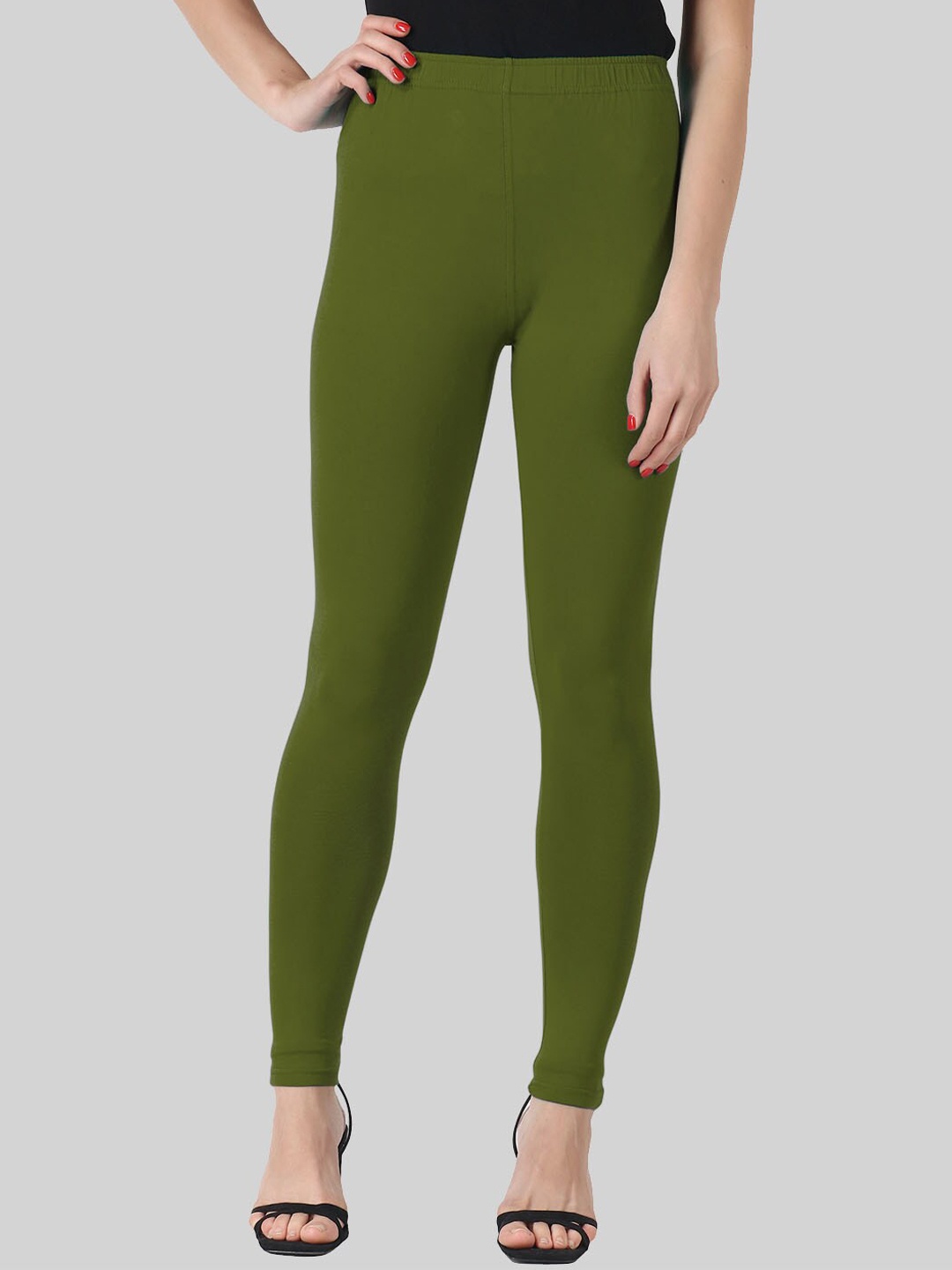 

SAUNDARYA Women Green Solid Ankle-Length Leggings
