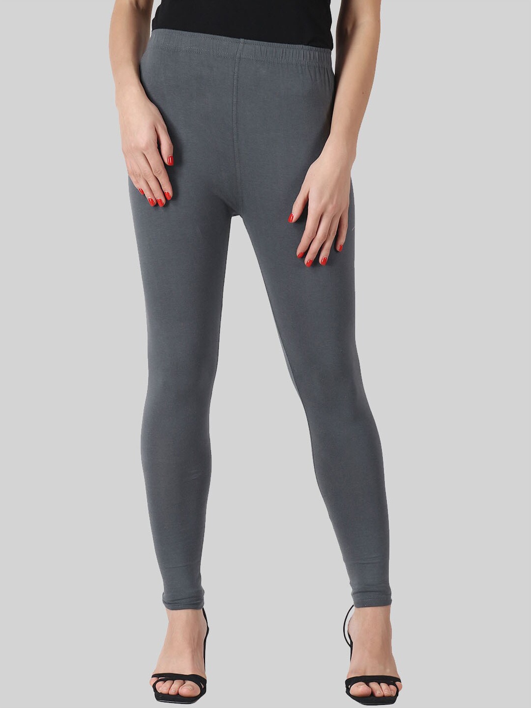 

SAUNDARYA Women Grey Solid Ankle-Length Leggings