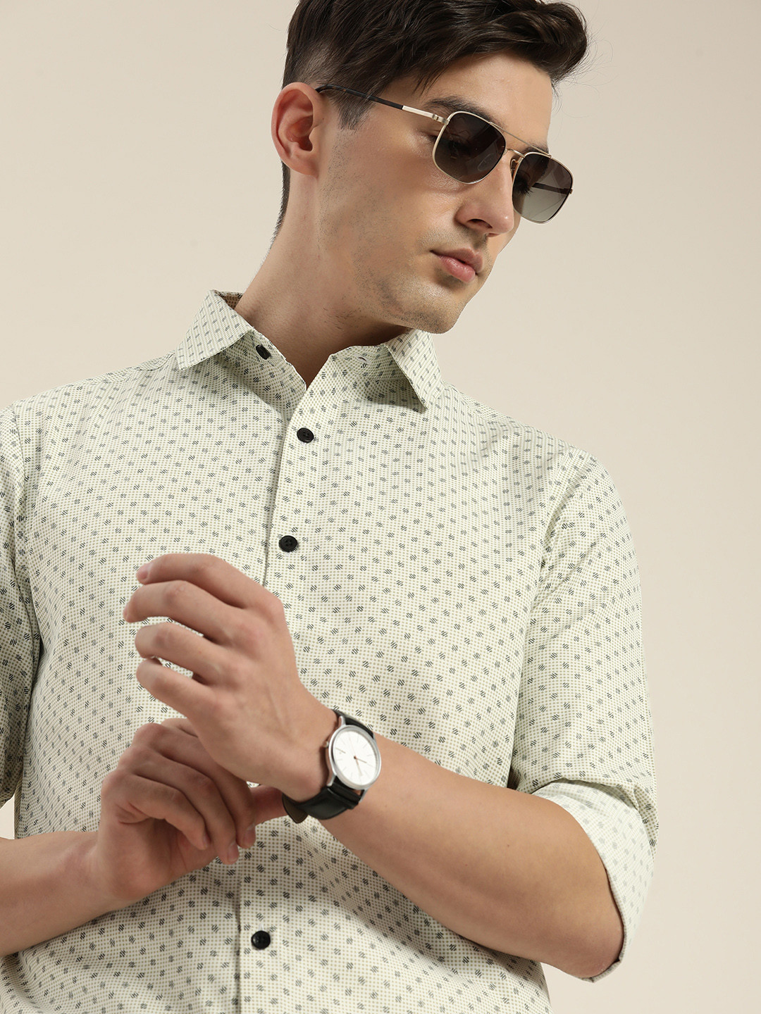 

encore by INVICTUS Men Light Green And White Geometric Printed Casual Shirt