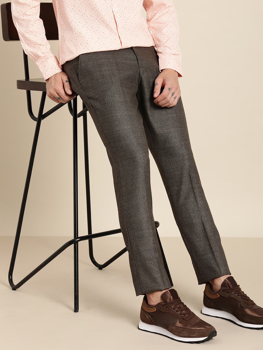 

encore by INVICTUS Men Grey Self Design Regular Trousers