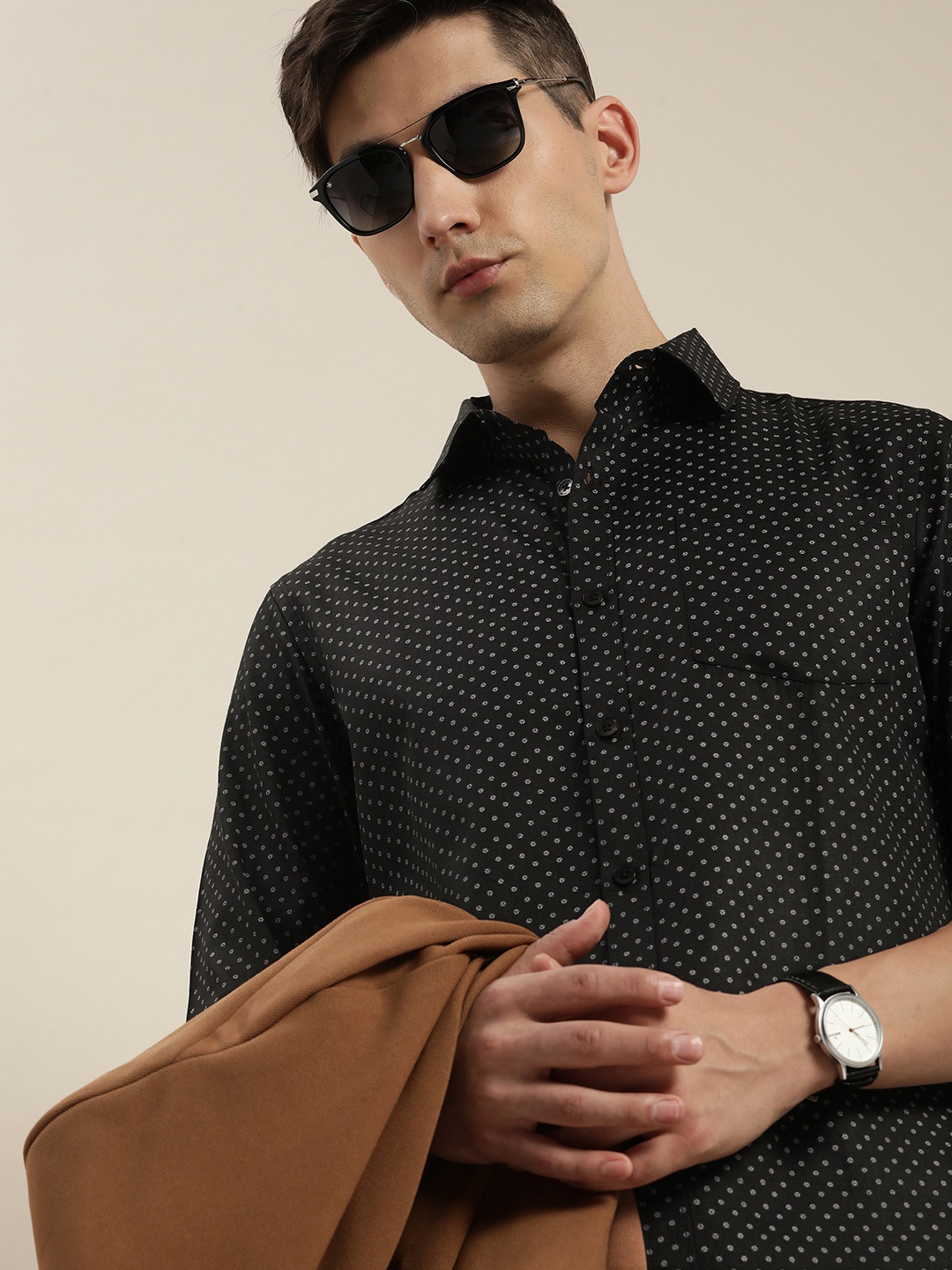 

encore by INVICTUS Men Black Geometric Printed Casual Shirt With Patch Pocket
