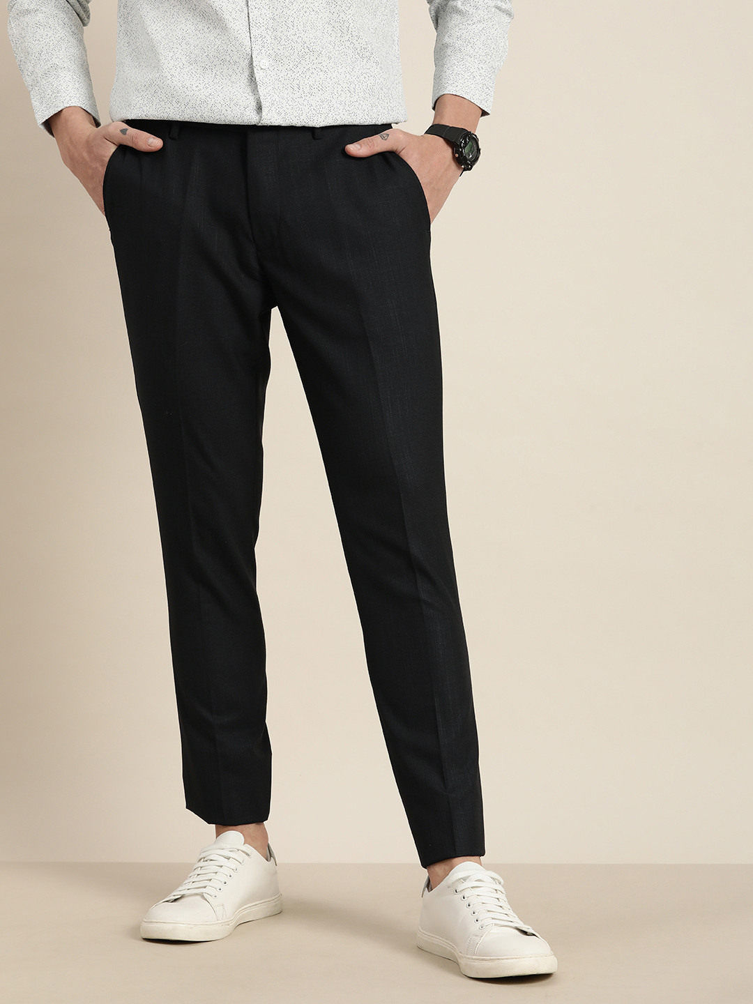 

encore by INVICTUS Men Black Solid Regular Trousers