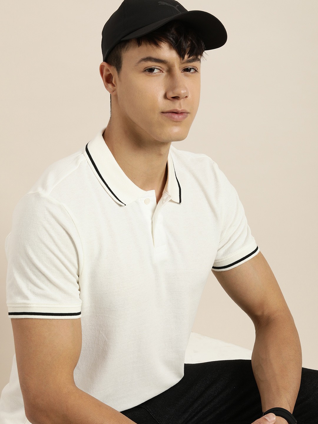 

encore by INVICTUS Men White Solid Polo Collar Pure Cotton T-shirt
