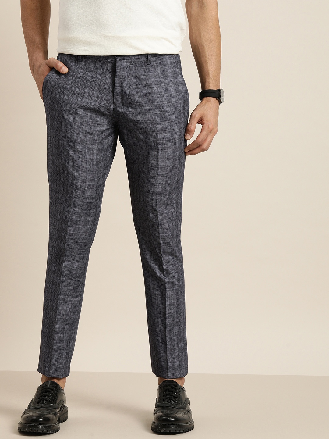 

encore by INVICTUS Men Grey Checked Smart Casual Trousers