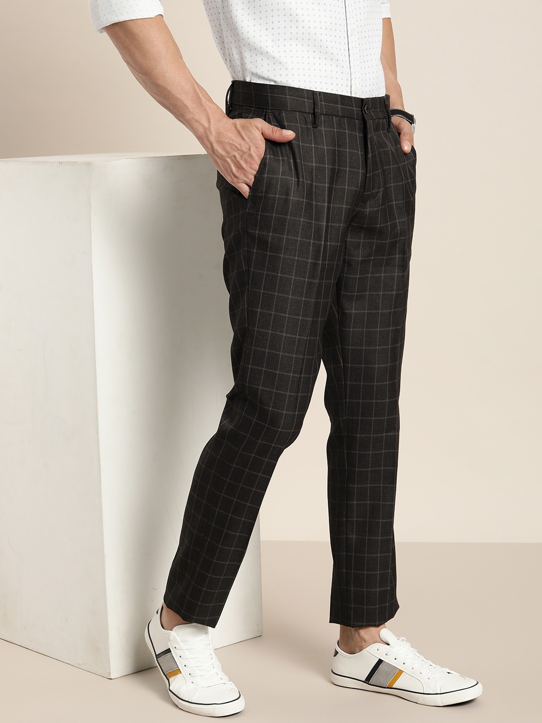 

encore by INVICTUS Men Charcoal Grey Checked Trousers