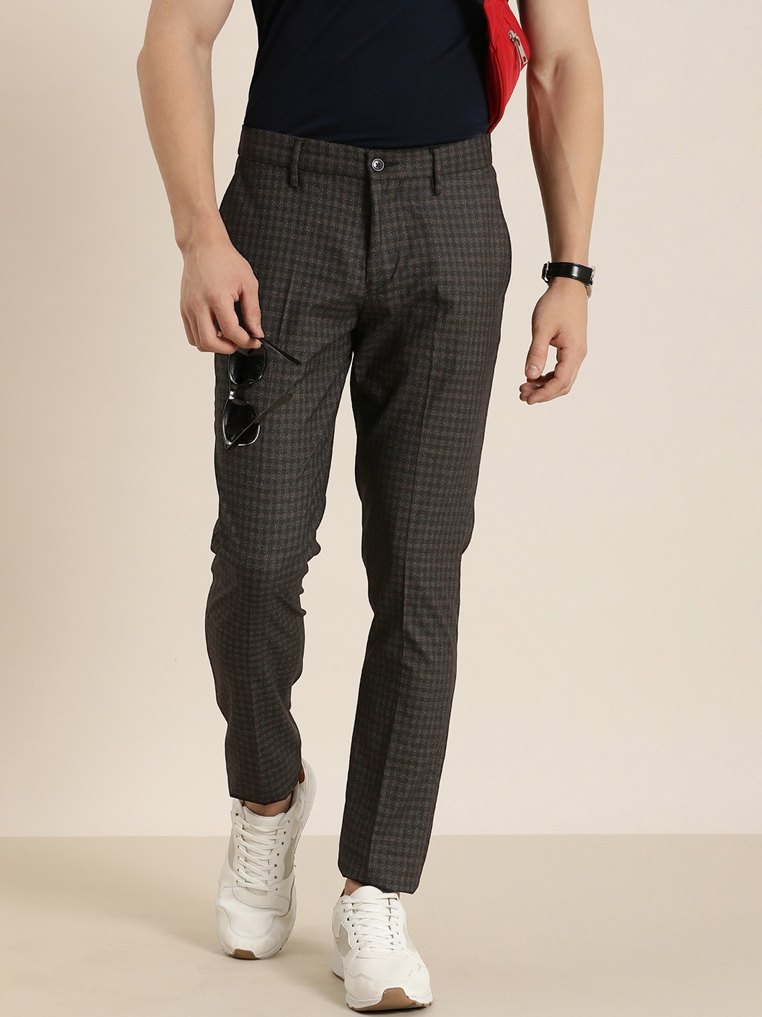 

encore by INVICTUS Men Checked Casual Trousers, Brown