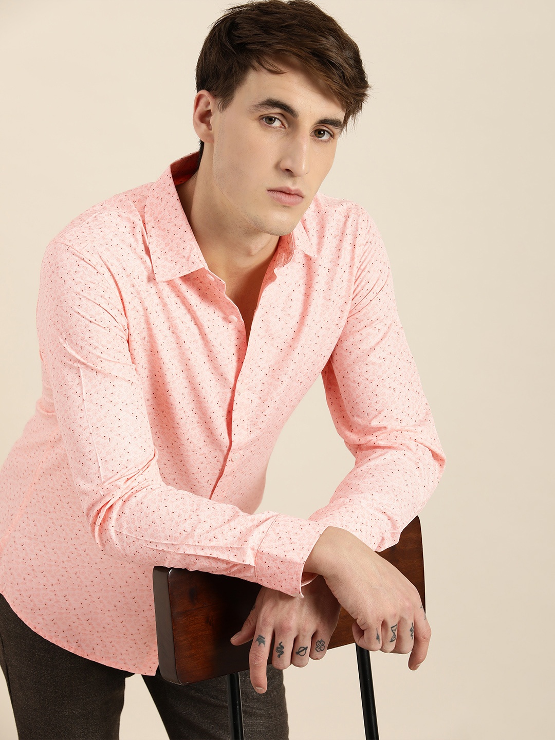 encore by INVICTUS Men Pink Floral Printed Easy Iron Casual Shirt
