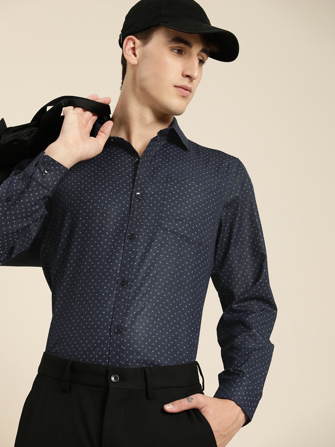 

encore by INVICTUS Men Navy Blue Printed Easy Iron Casual Shirt
