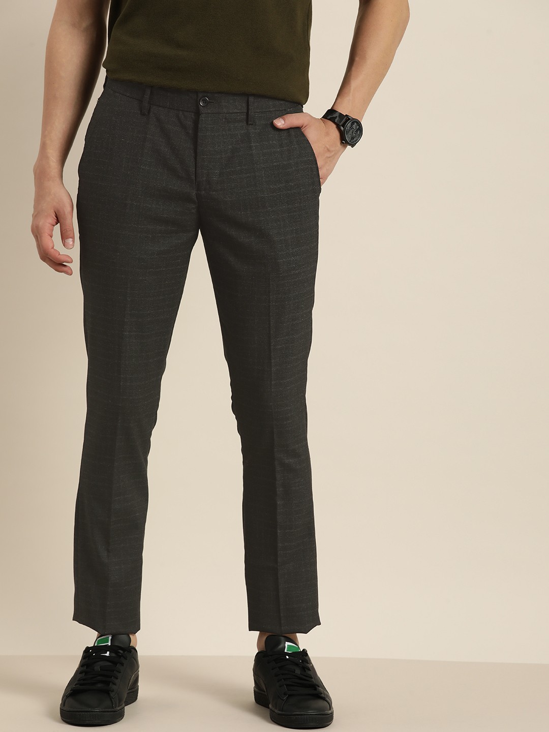 

encore by INVICTUS Men Black Self Design Checked Regular Fit Mid-Rise Plain Woven Trousers