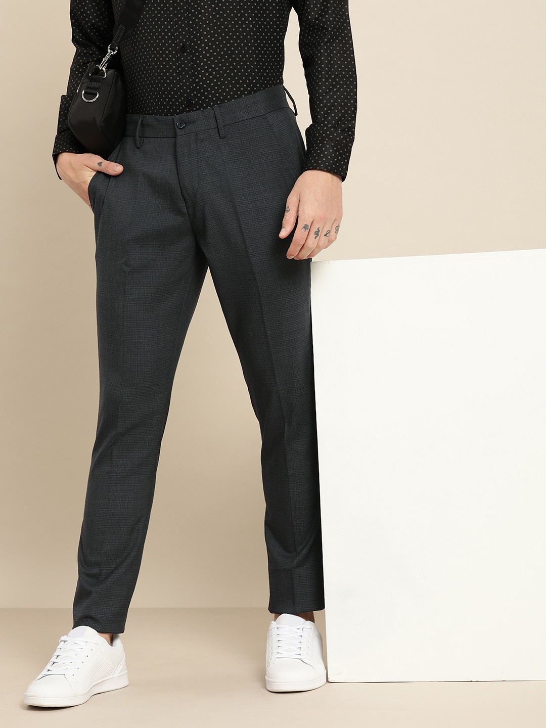 

encore by INVICTUS Men Black Checked Trousers