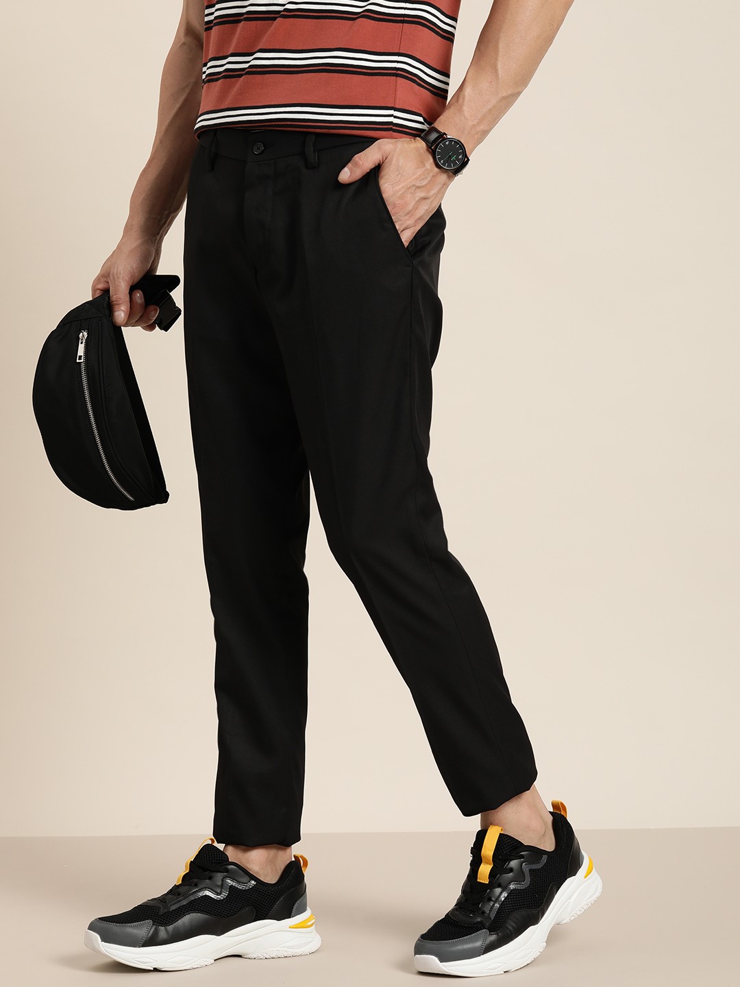 

encore by INVICTUS Men Black Solid Regular Trousers