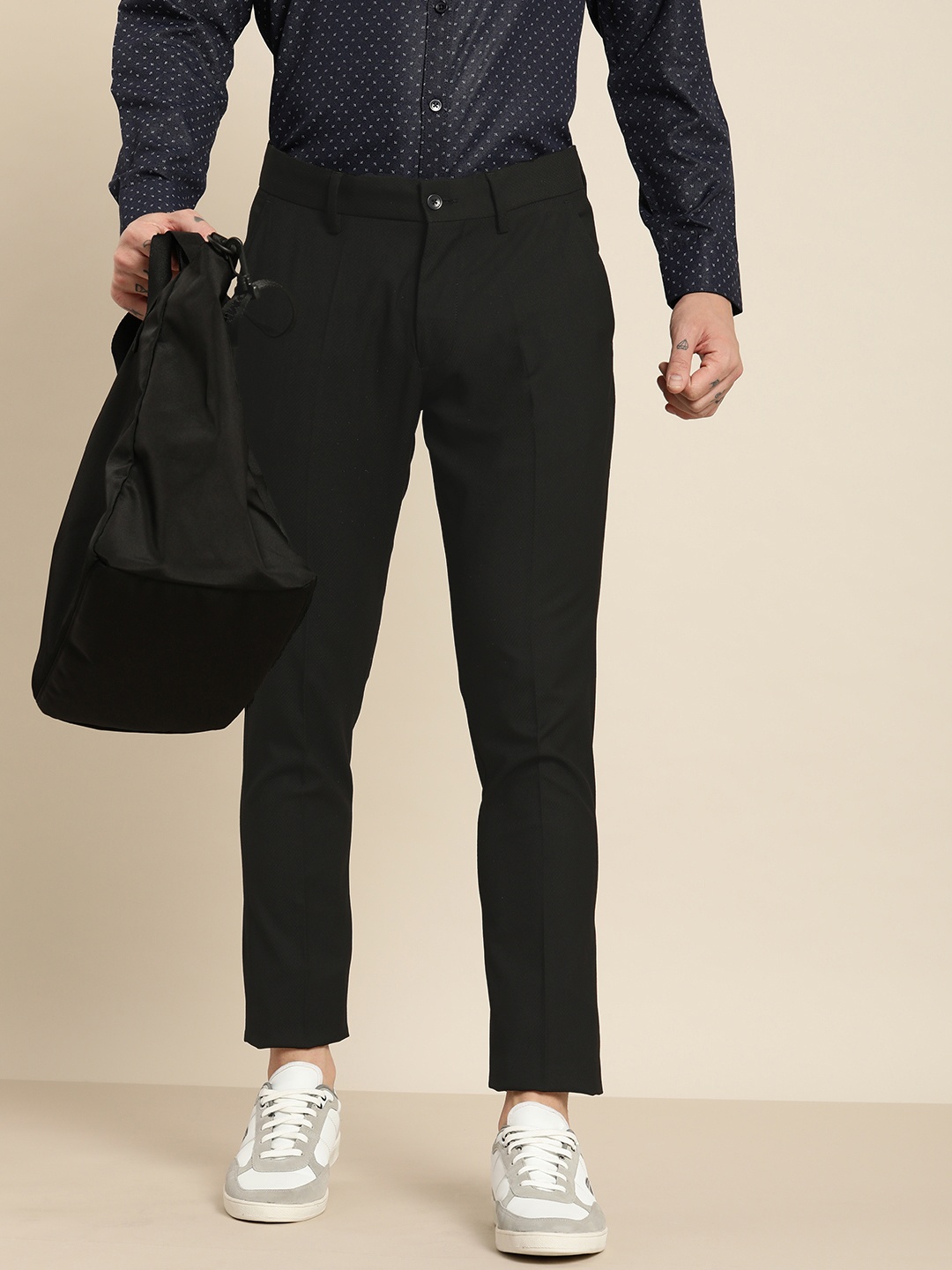 

encore by INVICTUS Men Black Textured Trousers
