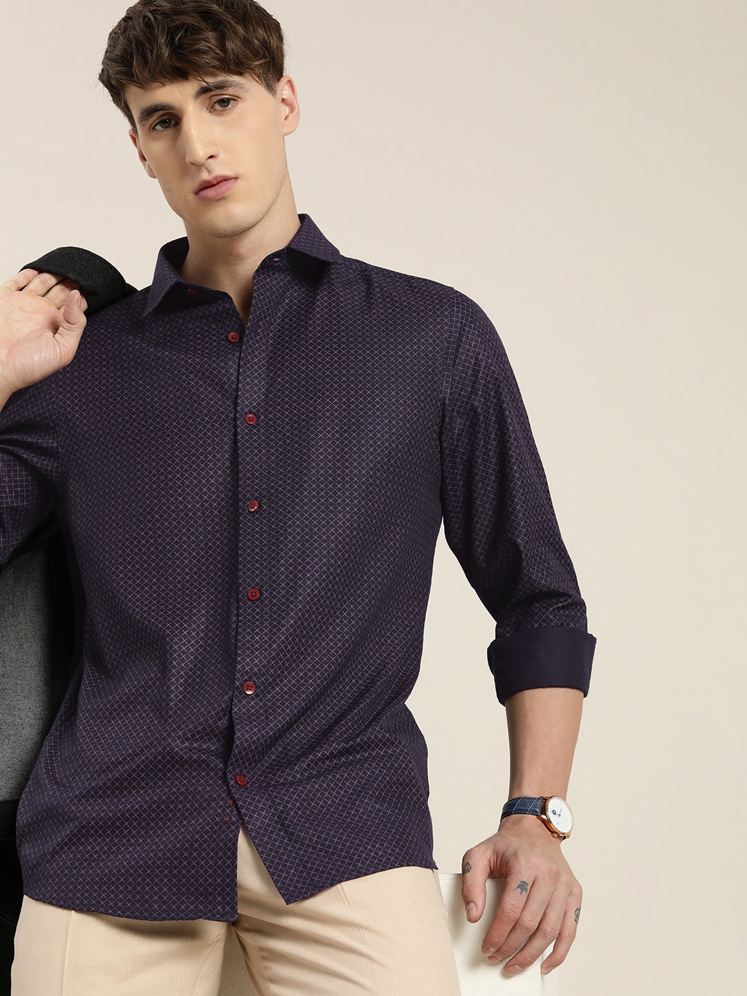 

encore by INVICTUS Men Navy Blue Checked Easy Iron Casual Shirt