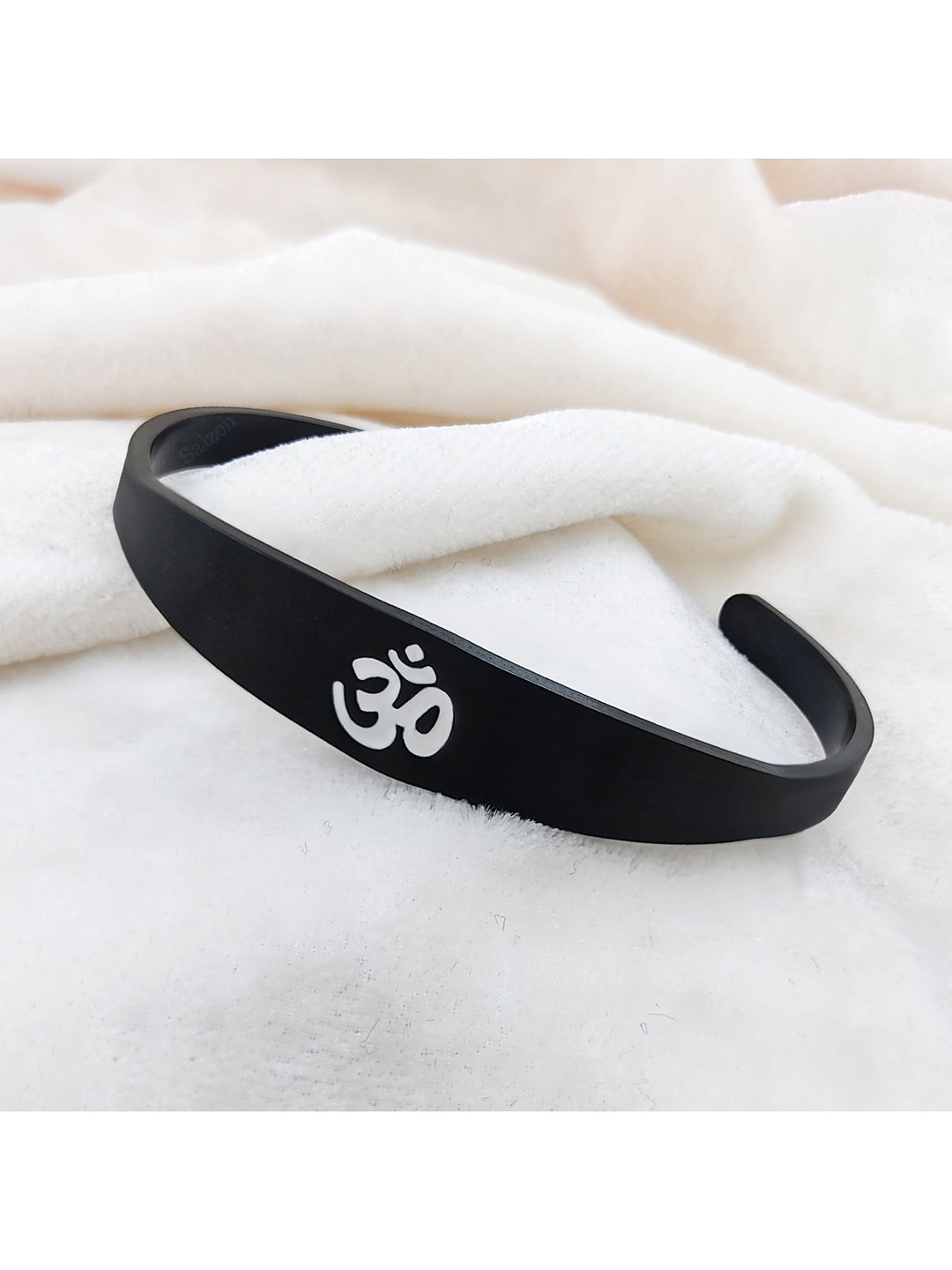 

Saizen Unisex Black Bracelet