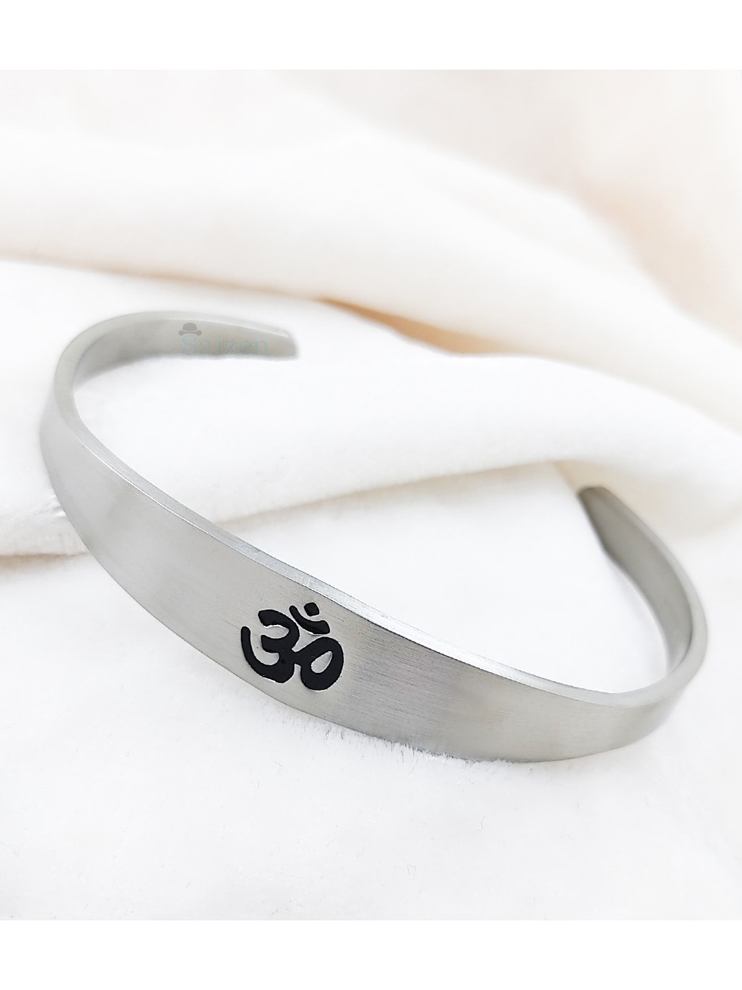

Saizen Unisex Silver Bracelet