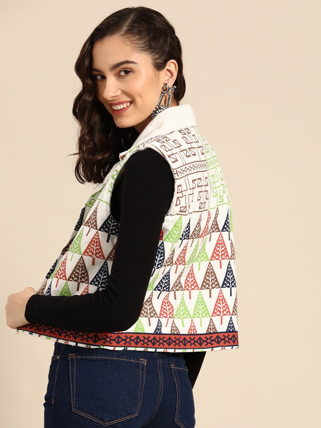 

Sangria Women White & Green Pure Cotton Geometric Print Open Front Jacket