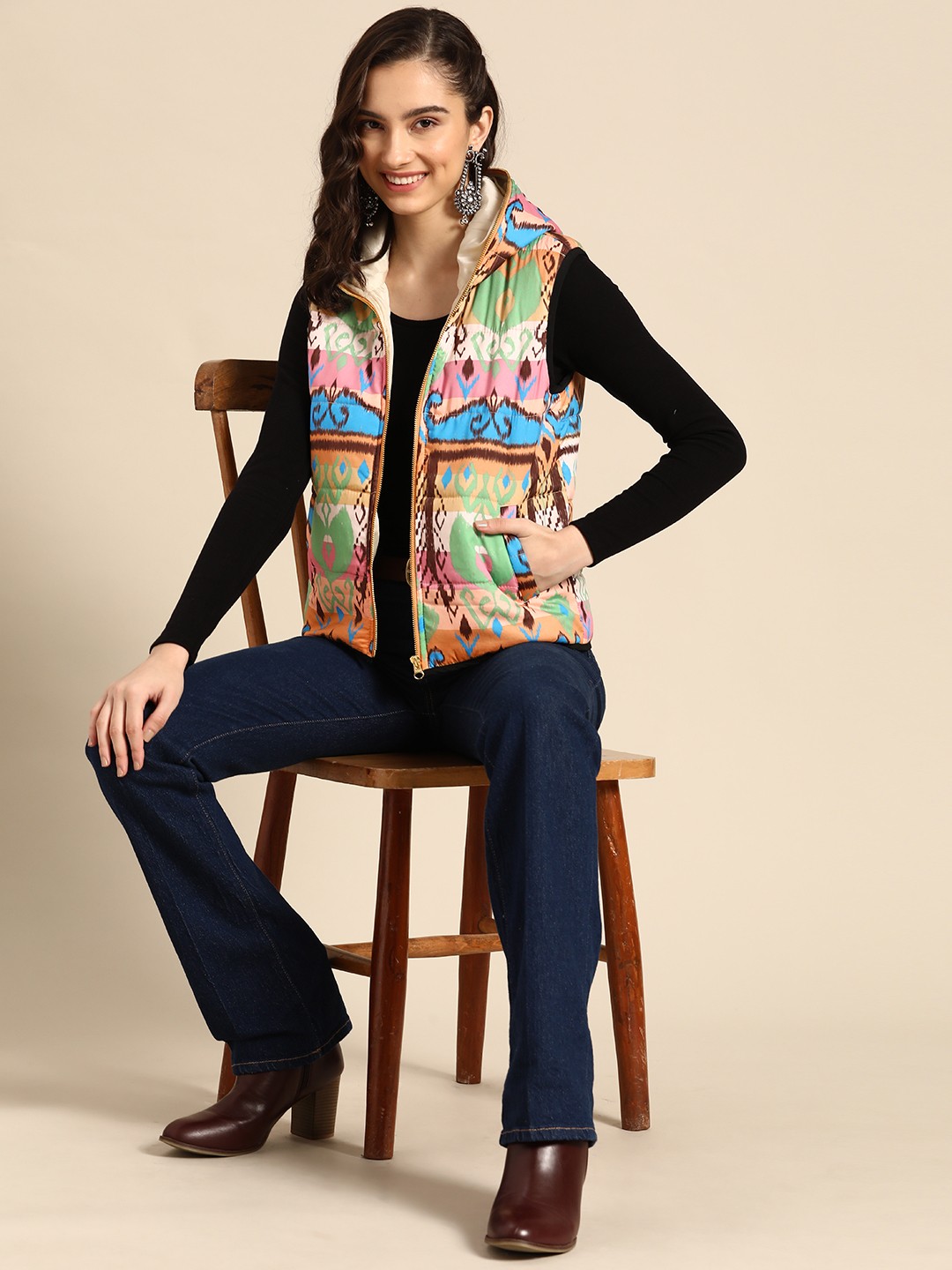 

Sangria Women Green & Pink Ethnic Motifs Printed Padded Jacket