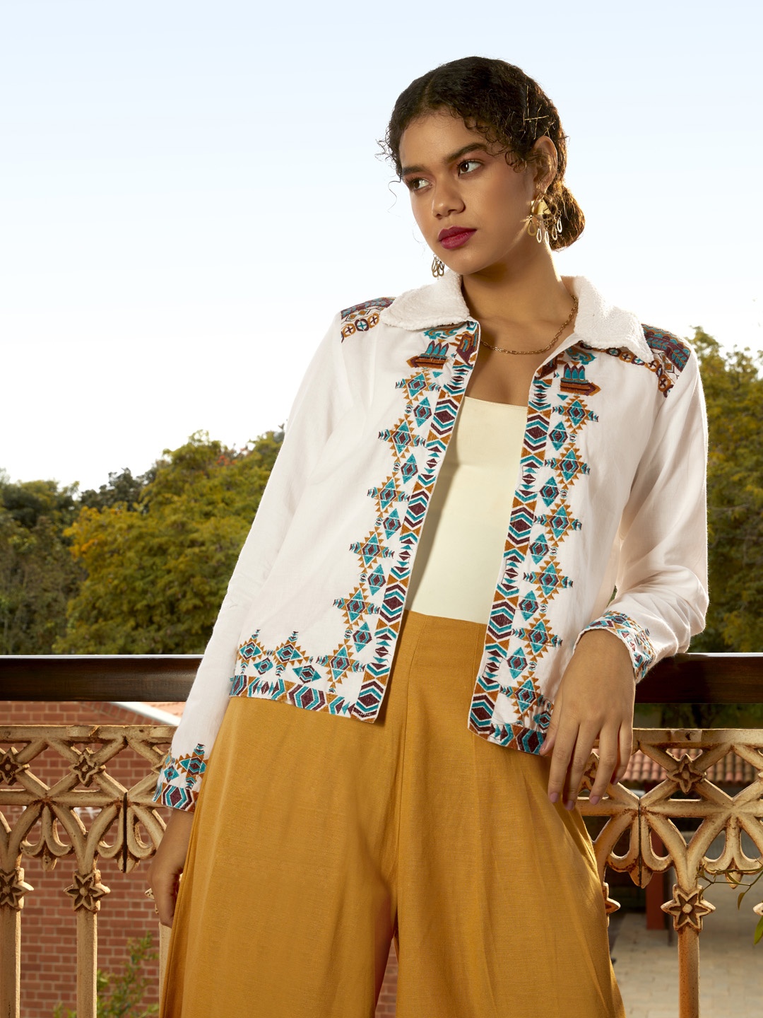 

Sangria Women Geometric Embroidered Open Front Ethnic Jacket, White
