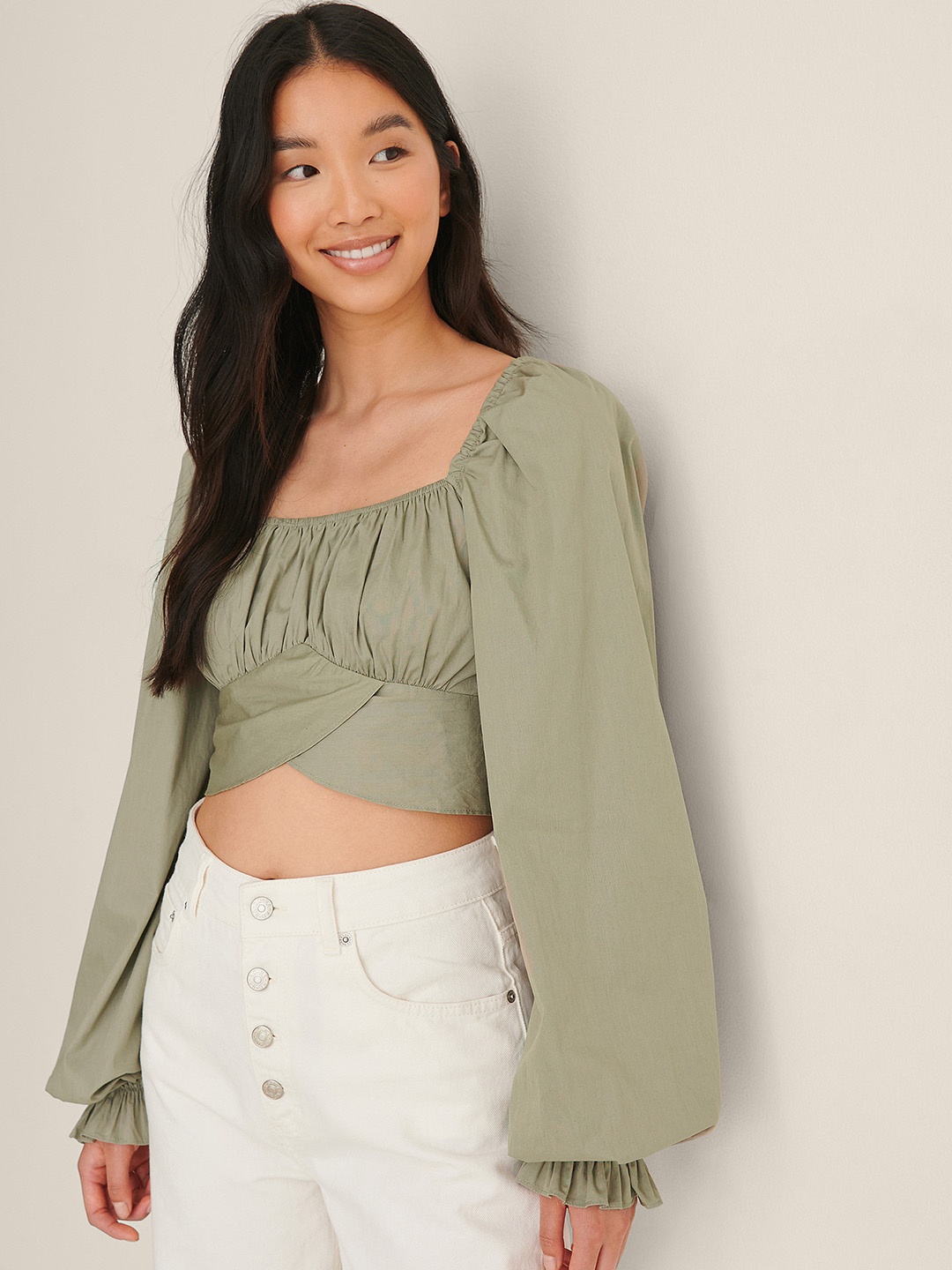 

NA-KD Sage Green Solid Ruched Detail Organic Cotton Crop Fitted Top