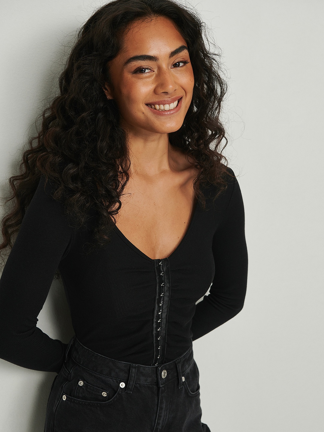 

NA-KD Women Black Solid Top with Hook and Eye Closure