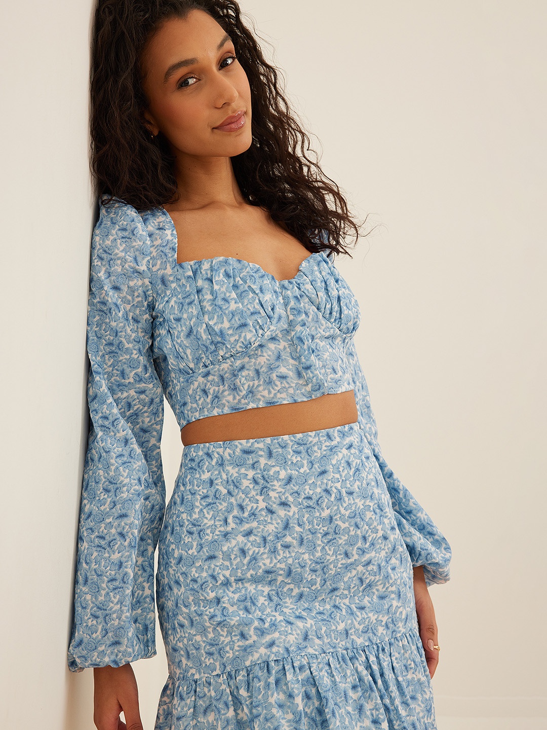 

NA-KD Blue & White Floral Print Sweetheart Neck Organic Cotton Top