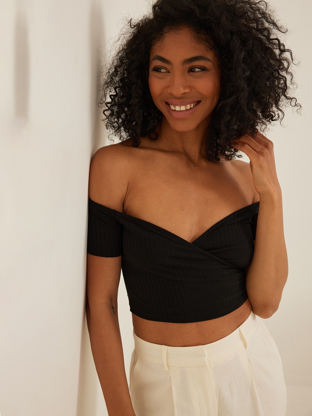 

NA-KD Black Off-Shoulder Top