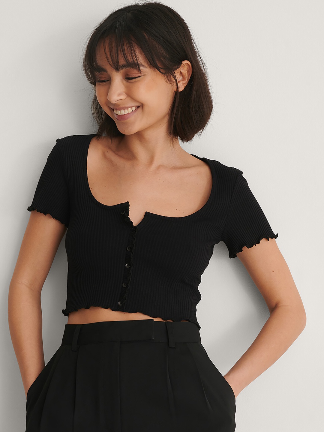 

NA-KD Black Solid Crop Top