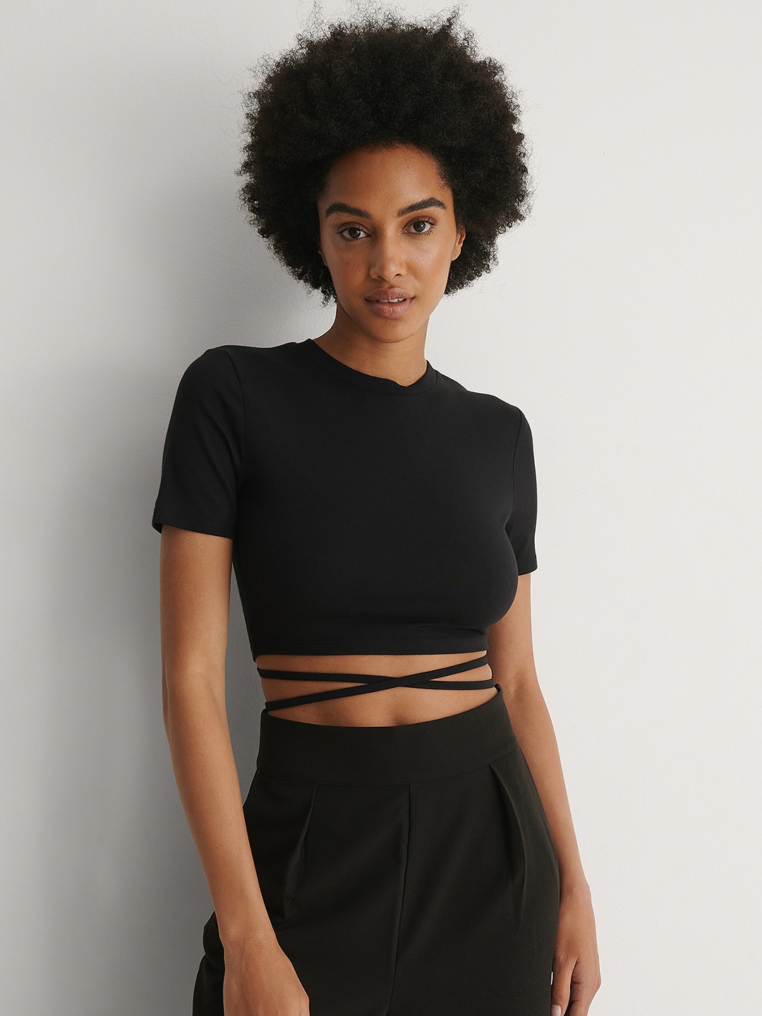 

NA-KD Black Waist Tie-up Crop Top